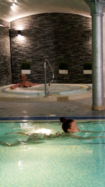 Does your Health Club, Gym or Spar need new social media content? 🎥

We've got you covered! Just from one full day video shoot we can create multiple videos for your social media channels. Creating content specifically for each platform. 

Here's a reel we created from a day with @kingfisherhealthclub showing off their amazing facilities. 🔥

DM us or click the link in the bio to get started 🙌