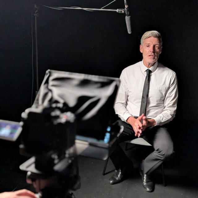 We welcomed @adrianjames2308 to the studio for an actors monologue shoot this week 🎥

His performance was amazing and really showcased his talents. 

If you want an actors monologue creating where it's all ready and setup upon arrival, hit the link in the bio 🔥