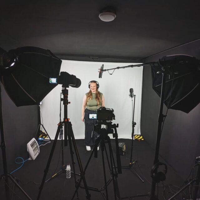 We had the amazing @leighonabirch in our studio for a live session showreel 🎥🔥 

She smashed it from start to finish and sang fantastically 🎙️

Enjoy some BTS...

Do you need a new showreel? Or want to book a live session? DM us or visit our website in the bio...