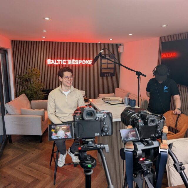 We recently had a great day filming with @virtual_engineering_centre learning more about their partnership with @baltic_bespoke_garden_rooms
We kicked things off by capturing the beautiful garden homes before sitting down for some insightful interviews about the impact of their work together.
Here's a little behind-the-scenes look from the shoot... 🎥✨