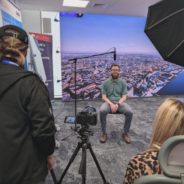 Back with @virtual_engineering_centre yesterday filming another case study 🎥

We got an incredible tour of the facilities and learned all about Meta Liverpool and how it's helping businesses. 

Here's a little BTS from the day 👀