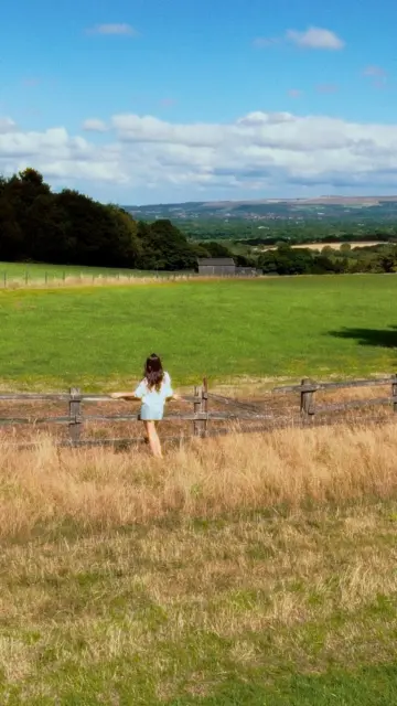 "Shine" - @lucythomasmusic - New Original Single 🔥

Lucy brings out a sensational original single which we filmed the music video for 🎥

We spent the afternoon in the countryside and as you can see in the video, the views were spectacular 🙌

Brilliant to work with everyone involved as always. Head to Lucy's YouTube for the full video...