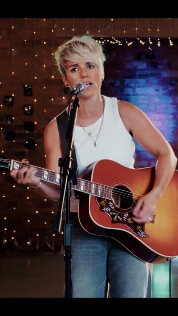 Saturday Night is the perfect time for some amazing music 🎤

We thought we'd throw it back to the spectacular @fade.acousticduo who perform "Dreams" in this promotional video 🎥

What an excellent day we had with them producing social content.